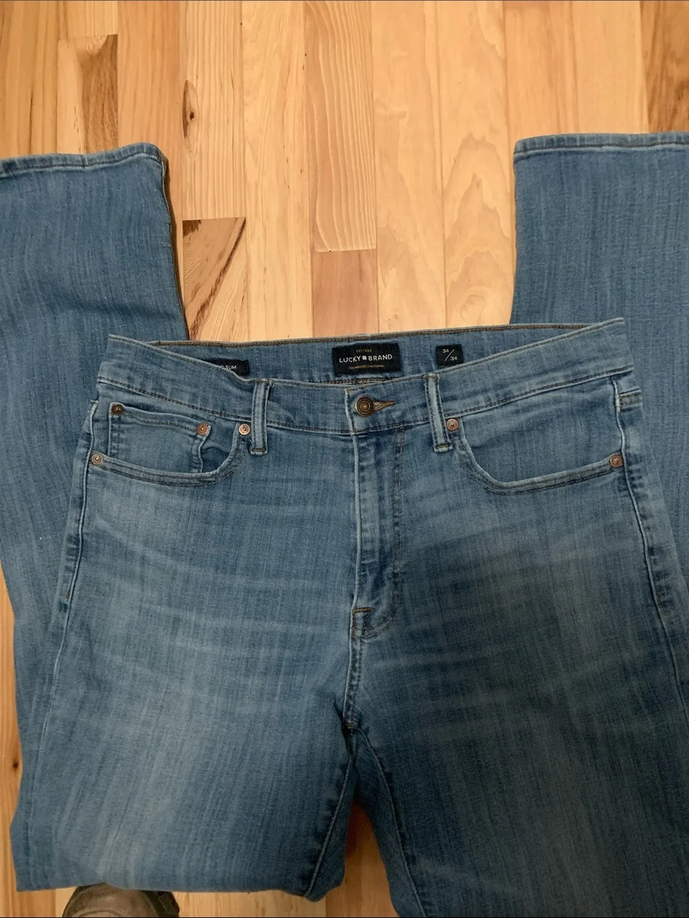 Lucky Brand 410 Athletic Slim Light Denim Jeans size 34/34